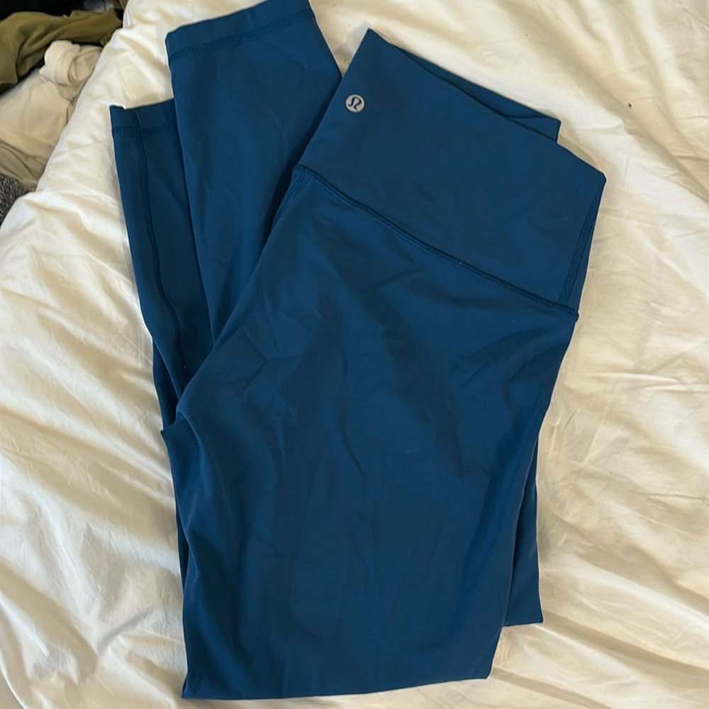Good used condition Lululemon wunder under, color capri, sz 10 25”